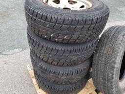 Lot de pneus variés: 4 Pneus ARTIC CLAW 235/75R16 