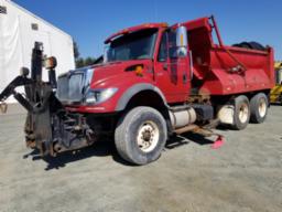 2004 INTERNATIONAL 7000, camion à benne 10 roues, 