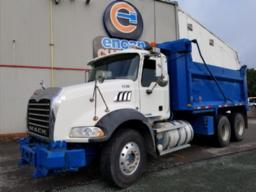 2009 MACK 800, camion à benne, automatique