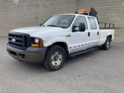2006, FORD, F-250, CAMIONNETTE AVEC MONTE-CHARGE, 