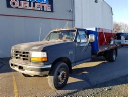 1995 FORD COF, camion plateforme 96''x144'', avec saleuse