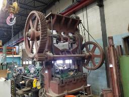 Presse TOLEDO 550 volts, 120 tonnes