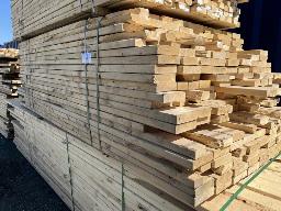 Lot de bois 2x6 de longueurs variées de 6' à 8' env. 190 mcx