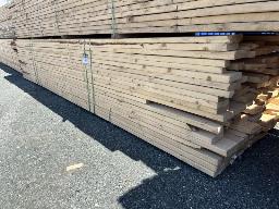 Lot de bois 2x6 de longueurs variées de 9' à 16' env. 180 mcx