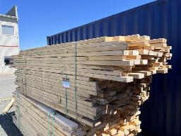 Lot de bois 2x4 de longueurs variées de 6' à  10' env. 290 mcx