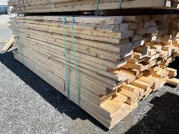 Lot de bois 2x6 de longueurs variées de 6' à  9' env. 190 mcx