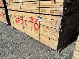 Lot de bois de 2x3x8' env. 324 mcx