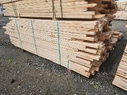 Lot de bois de 2x4 longueurs variées de 6 à 10' env. 294 mcx