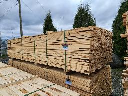 Lot de bois de 1x3x12 env. 800 mcx