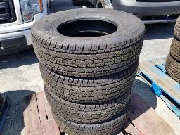 4 Pneus GENERAL GRABBER 255/70R17 comme neufs