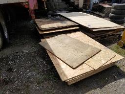 Lot de plywood grandeurs variées, table à pique nique