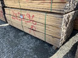 Lot de bois de 2x3x8' env. 324 mcx