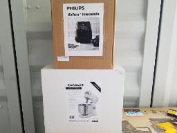 Lot varié: mixeur CUISINART 5.2 L 3 accessoires inclus et friteuse à air PHILLIPS remis à neuf