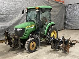 2009, JOHN DEERE 4520, TRACTEUR 53HP  4 X 4  AVEC ATTACHEMENT