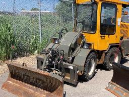 2010, BENCO TU-900, TRACTEUR ARTICULÉ  4 X 4  CHASSE-NEIGE