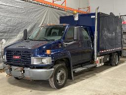 2005, GMC C4500, CAMION À 6 ROUES    MONTE-CHARGE,