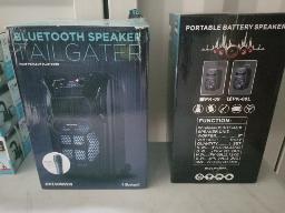 SYLVANIA-haut parleur bluetooth avec microphone et un haut parleur a batteries neufs