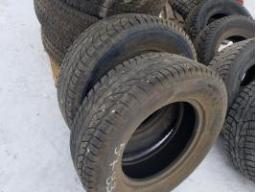 2 Pneus usagés LSKAY cloutés hiver LT275/65R18