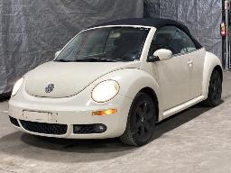 2006, VOLKSWAGEN NEW BEETLE, AUTOMOBILE    DÉCAPOTABLE