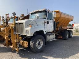 2006, INTERNATIONAL 5500, CAMION À 10 ROUES    ÉPANDEUR