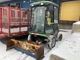 2010, JOHN DEERE 1545, TRACTEUR 30 HP    AVEC TONDEUSE ET CHASSE-NEIGE