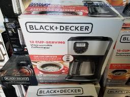 9 Cafetières 12 tasses BLACK & DECKER CM4200SC, remises à neuf