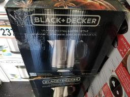 6 Bouilloires électrique BLACK & DECKER en acier inoxydable de 1.7 litres, remises à neuf