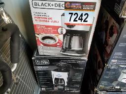 2 Cafetières BLACK & DECKER 12 tasses programmables, remises à neuf