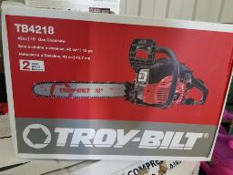 Scie à chaîne TROY-BILT à essence 18'' neuve