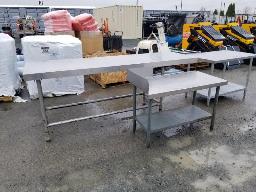 3 Tables en acier dessus en stainless: une 22''x46''x30'', une 30''x48''x34'' et une 30''x96''x37'' **sans réserve