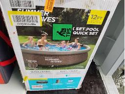 Piscine gonflable 12' avec filtreur neuf