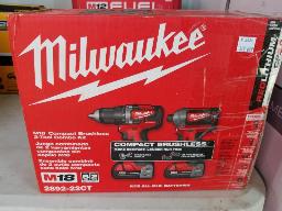 Perceuse et tournevis à percussion MILWAUKEE , 2 batteries et un chargeur, neufs