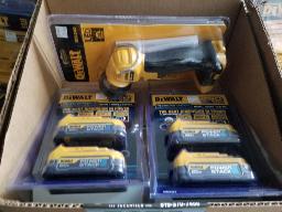 4 Batteries DEWALT 20 volts, 4AH, power stack, lampe de travail a DEL 20 volts, neufs