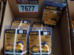 4 Batteries DEWALT 12 volts, 5AH et 1x 3AH neuves