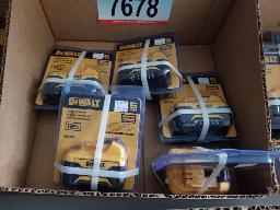 5 Batteries DEWALT 12 volts, 5AH , neuves