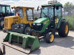 2007, JOHN DEERE 4720, TRACTEUR 58 HP  4 X 4  GODET ET 1 ATTACHEMENT