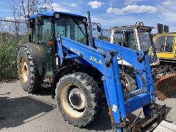 2004, NEW HOLLAND TN75S, TRACTEUR 75 HP  4 X 4  PESÉ,FOURCHES, GODET, PNEUS