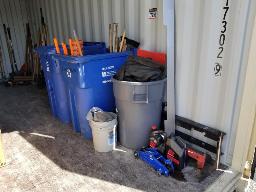 2 Poubelles à récupération roue manquante, lot d'articles variés