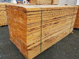 1 Bundle de 1''x6'' 8 pi de bois à clôture. Env. 512 mcx