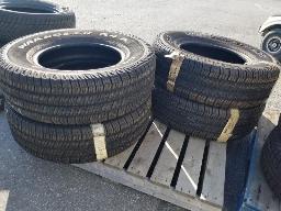 4 Pneus GOODYEAR P255/75R17, usagés