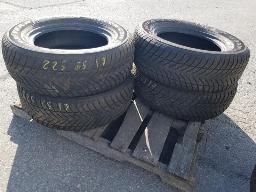 4 Pneus GOODYEAR 255/65R17 hiver, usagés