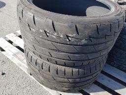 2 Pneus FIRESTONE 285/35R20 FIREHAWK, usagés