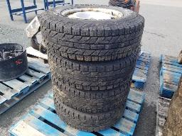 4 Pneus YOKOHAMA GEOLAND A/T Loadrange E, 10 plis LT245/75R17 hiver et jante F150 usure 8 à 10/32