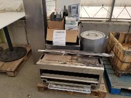 Lot varié: grill de restaurant 25''x24'' x 14'', salamandre, réchaud VOLRATH 120 volts 825 W 36'',