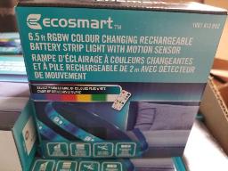 Environ 25 rampes d'éclairage à couleur changeante et à pile rechargeable avec détecteur de mouvement, neufs