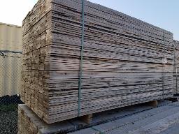 1 Bundle de 1''x6'' 7 pi de bois à clôture. Env. 512 mcx 