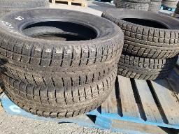 4 Pneus MATREX 215/70R16 hiver usagés