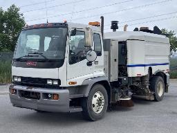 2008, GMC T7500, CAMION BALAI DE RUE    6 ROUES, ELGIN,