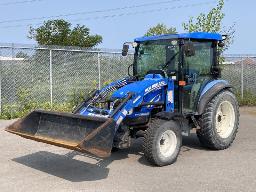 2014, NEW HOLLAND BOOMER 3050, TRACTEUR 50HP  4 X 4  GODET AVANT