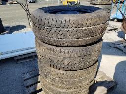 4 Pneus hiver P255/60R18 PIRELLI SCORPION avec jante 5x114.3